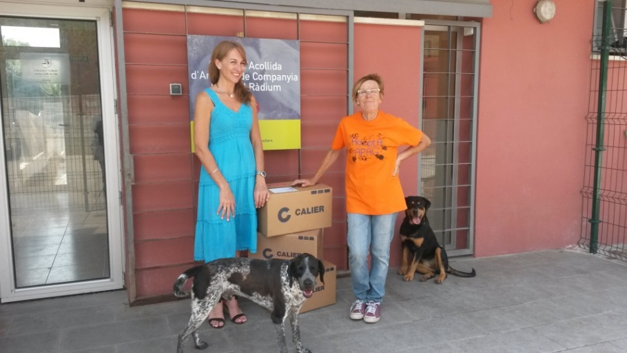Imagen de Calier dona medicamentos a dos protectoras de animales